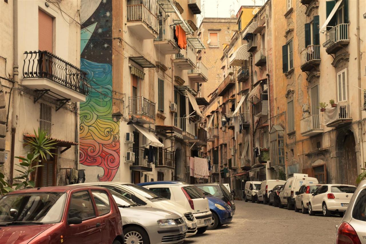 Corno Napoletano Free Parking For Small Cars Only Napoli Dış mekan fotoğraf